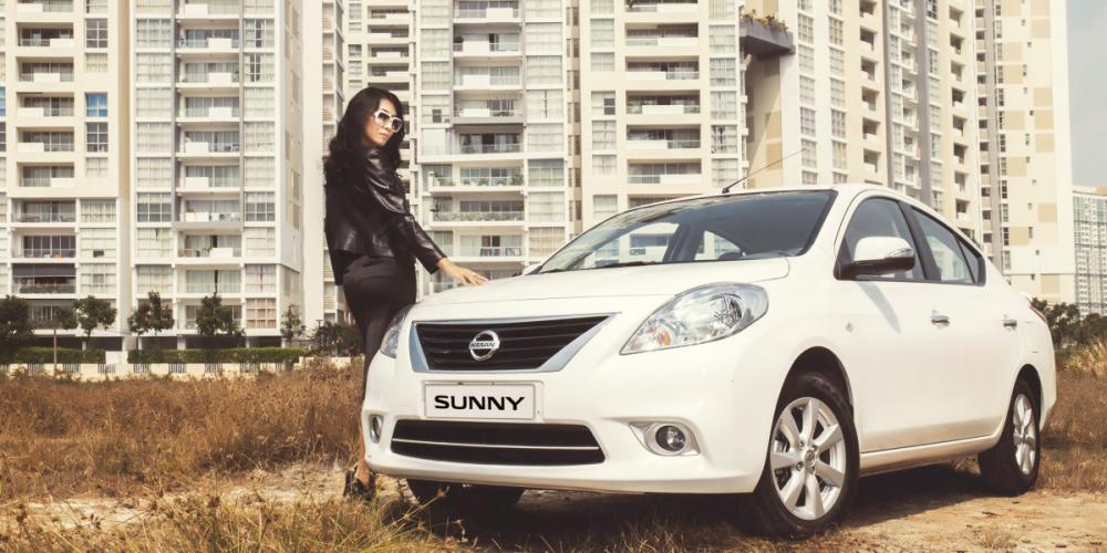 Đánh giá xe Nissan Sunny 2015 có hốc đèn sương mù thiết kế độc đáo hình con mắt .