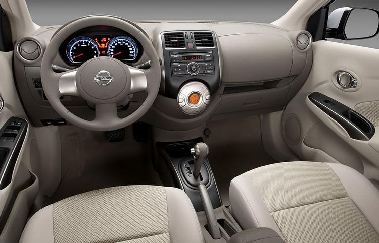 Ghế Nissan Sunny màu kem | Nội thất ô tô Hoàng Thiên