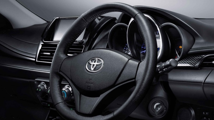Đánh giá xe Toyota Vios 2016 với vô lăng 3 chấu thể thao.