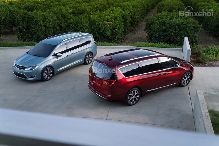 Đánh giá xe Chrysler Pacifica 2017: Sở hữu tất cả thế mạnh của một mẫu minivan truyền thống.