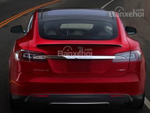 Đánh giá xe Tesla Model S 2016: Thiết kế đuôi xe được đánh giá cao.