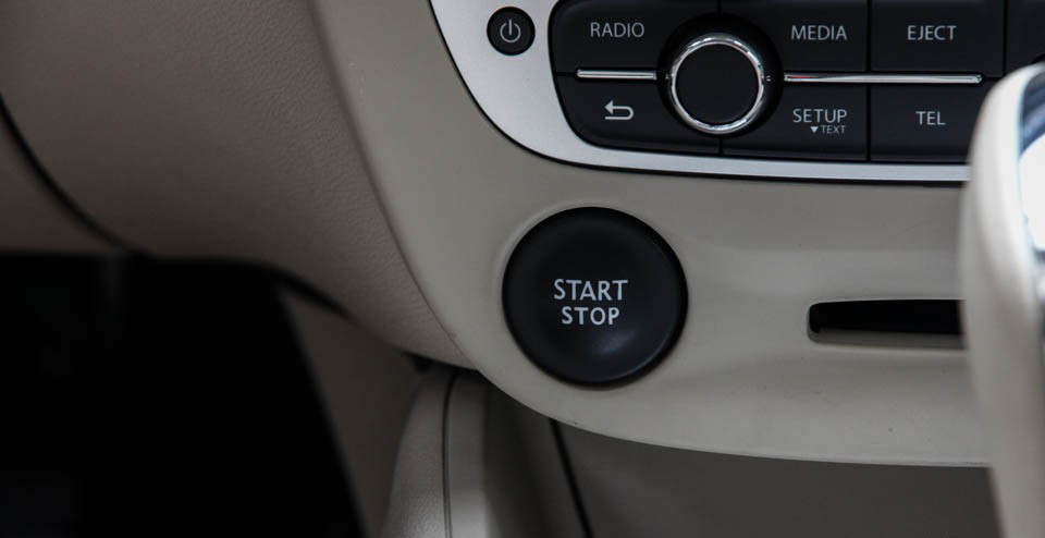 Đánh giá xe Renault Megane 2015 có nút đề nổ start-stop.