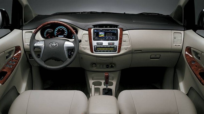 So sánh nội thất xe Chevrolet Orlando 2012 và Toyota Innova 2014 3