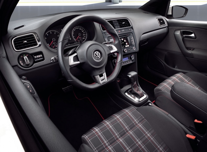 Đánh giá xe Volkswagen Polo sedan 2015