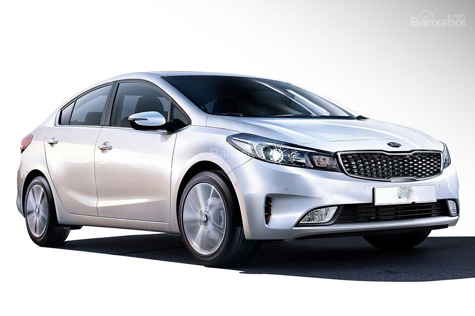 Đánh giá xe Kia Cerato 2016 có lưới tản nhiệt mũi hổ truyền thống.