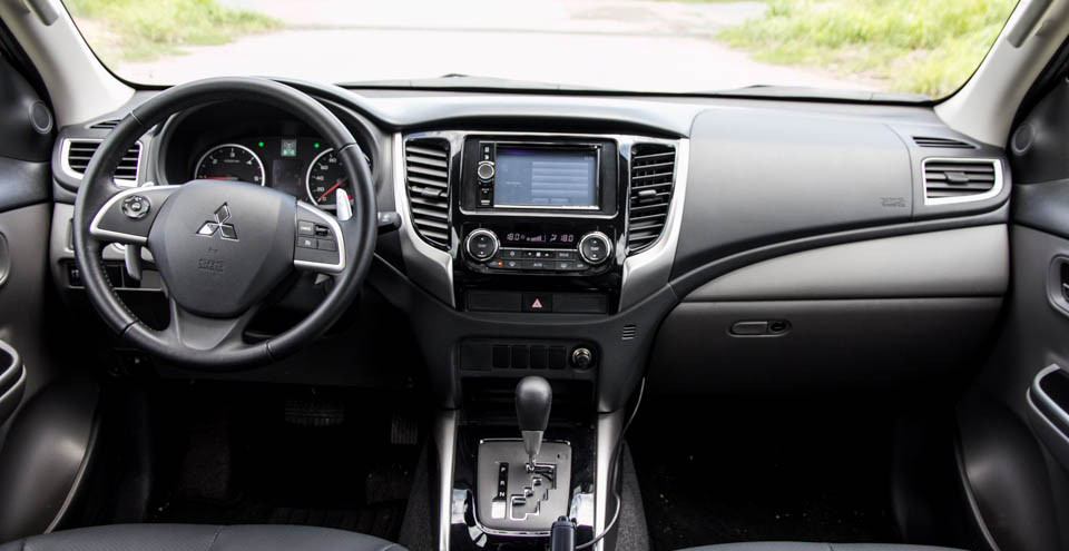 Đánh giá xe Mitsubishi Triton 2015 có hệ thống giải trí và tiện nghi cao cấp.