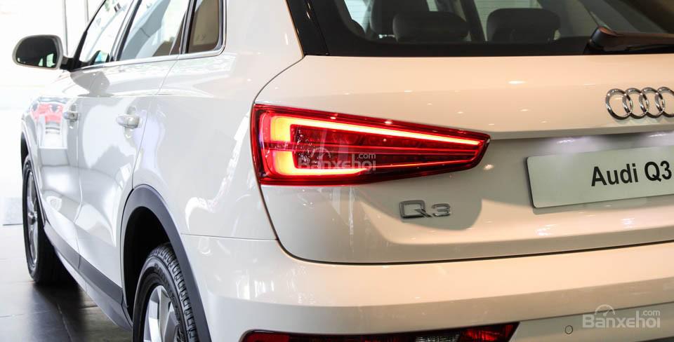 Đánh giá xe Audi Q3 2016 có đèn hậu LED hiện đại.