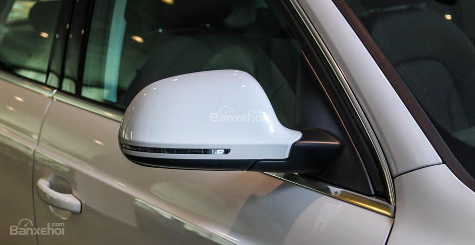 Đánh giá xe Audi Q3 2016 có gương chiếu hậu tích hợp dải LED báo rẽ.