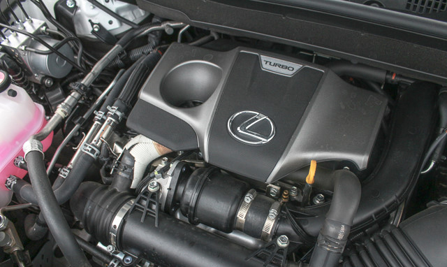 Đánh giá xe Lexus RX 200t có động cơ I4 tăng áp dung tích 2.0L.