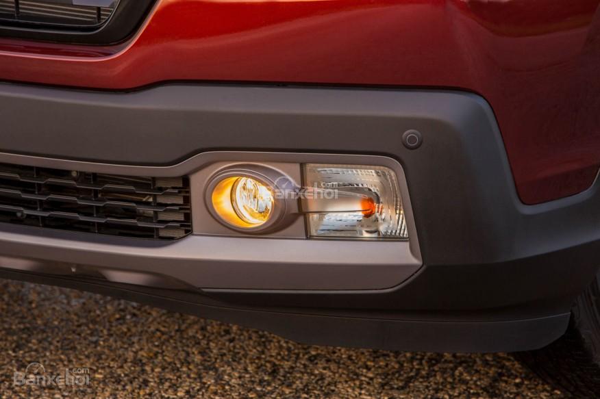 Đánh giá xe Honda Ridgeline 2017: Đèn sương mù thiết kế phía dưới.