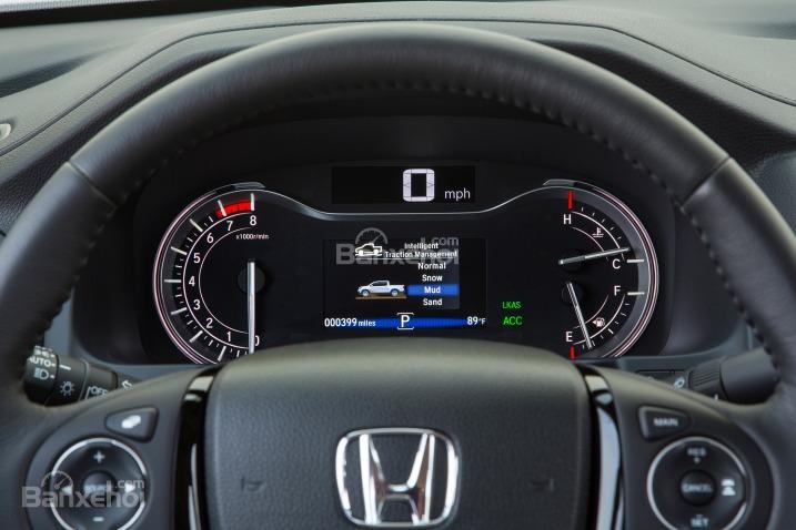 Đánh giá xe Honda Ridgeline 2017: Cụm đồng đồng hồ trên xe.