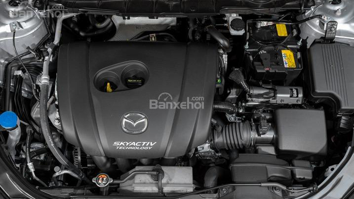 Honda CR-V 2016 phù hợp đi trong thành phố trong khi Mazda CX-5 2016 vận hành tốt hơn ở đường đèo 2