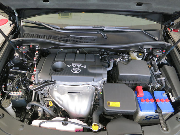 Volkswagen Passat sở hữu động cơ 1.8 lít TSI, 4 xi-lanh, phun xăng trực tiếp có tăng áp khí nạp.