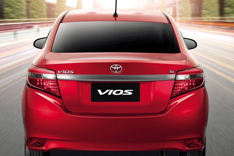 So sánh xe Toyota Vios Chevrolet Cruze 4