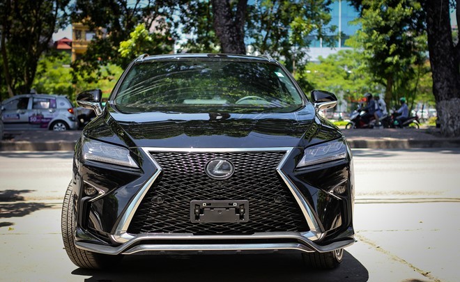 Lexus RX350 F-Sport 2016 sở hữu lưới tản nhiệt mới.
