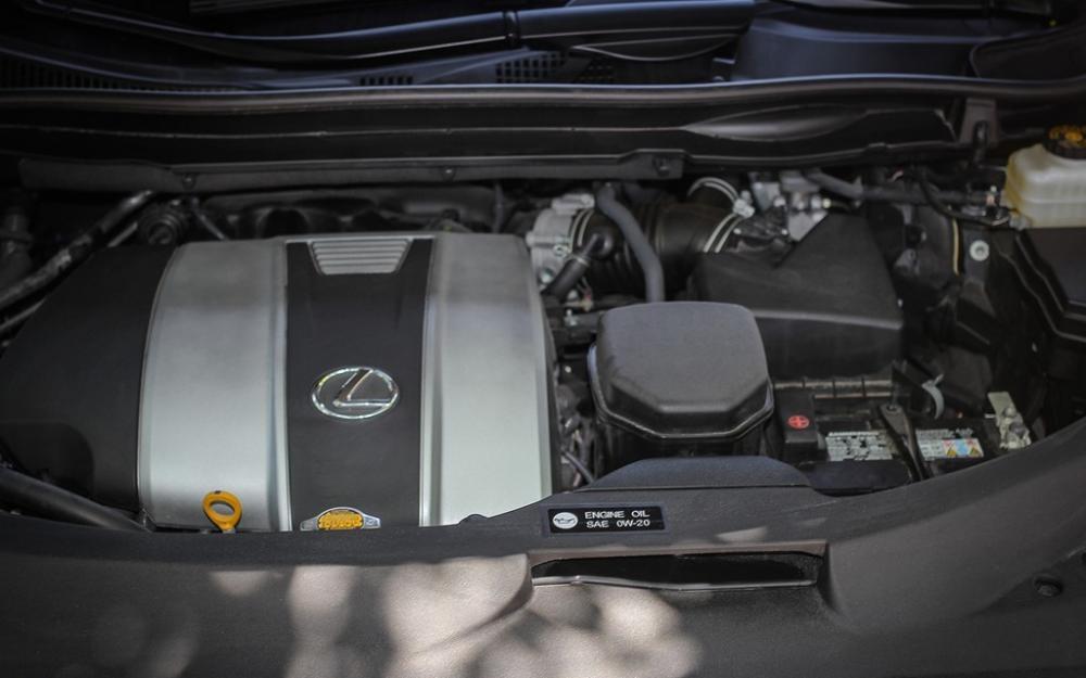 Lexus RX350 F-Sport 2016 sử dụng động cơ V6 3.5L.