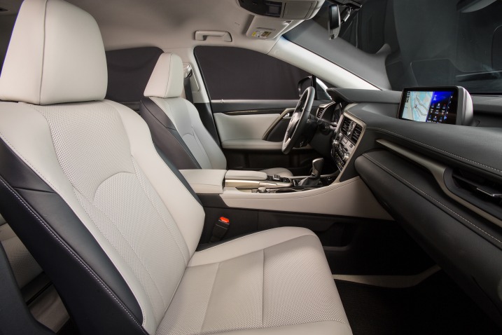 Đánh giá xe Lexus RX350 2016: Các ghế ngồi được bọc da sang trọng, cho cảm giác thoải mái.