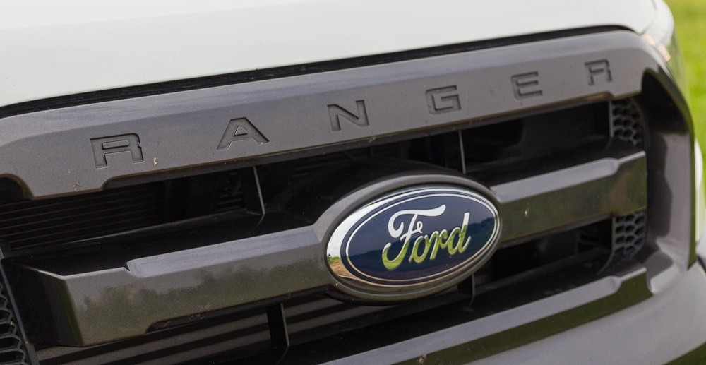 Đánh giá xe Ford Ranger 2016 có lưới tản nhiệt bản lớn chia thành từng ô