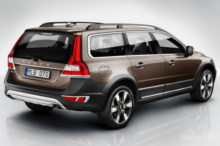 Đánh giá xe Volvo XC70 2016: Đuôi xe có thiết kế mạnh mẽ.