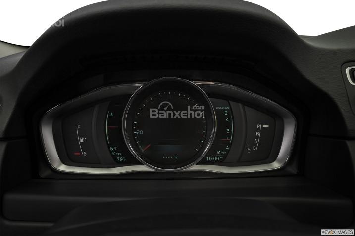 Đánh giá xe Volvo XC70 2016: Cụm đồng hồ trên xe.
