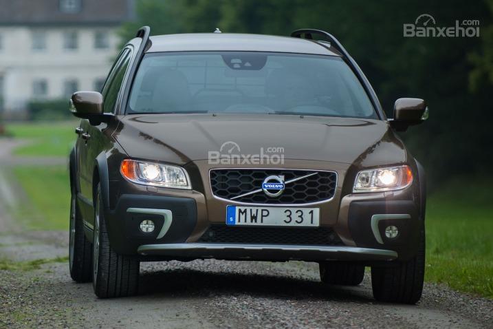 Đánh giá xe Volvo XC70 2016: Thiết kế đầu xe vững trãi.