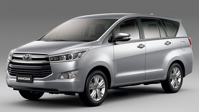 So sánh xe Toyota Innova và Kia Sorento - Khi xe gia đình đụng xe cá nhân.