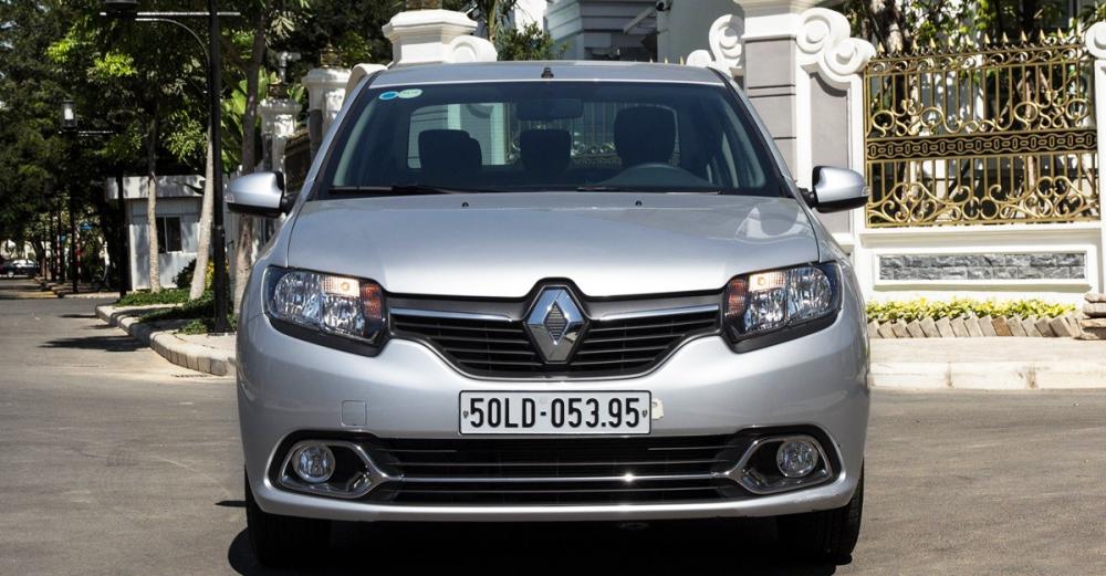 Đánh giá xe Renault Logan 2015 có đầu xe thiết kế đơn giản.