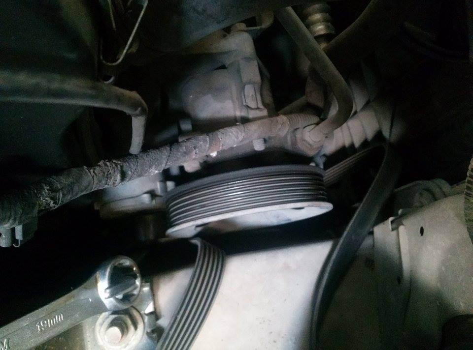 Các lỗi thường gặp với hệ thống lái trên xe ô tô: Tiếng kêu bất thường Các lỗi thường gặp với hệ thống lái trên xe ô tô 4