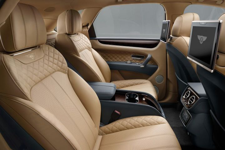 Đánh giá xe Bentley Bentayga có hàng ghế sau với 2 chỗ ngồi ở bản tiêu chuẩn