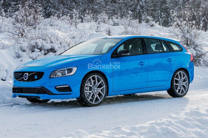 Đánh giá xe Volvo V60 2016: Xe cho cảm giác lái mạnh mẽ, nhanh nhẹn.