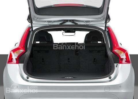 Đánh giá xe Volvo V60 2016: Khoang hành lý bé hơn một số đối thủ Đánh giá xe Volvo V60 2016: Khoang hành lý bé hơn một số đối thủ.