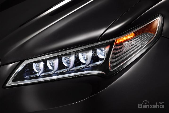 Đánh giá xe Acura TLX 2017: Đèn pha xe tích hợp LED.