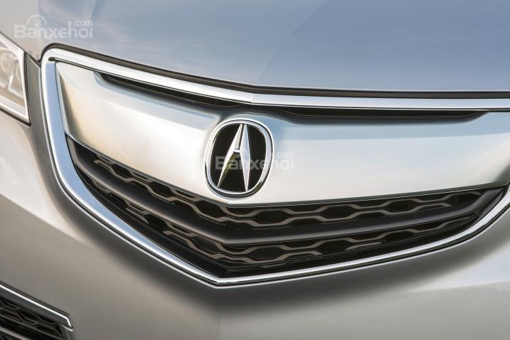 Đánh giá xe Acura TLX 2017: Lưới tản nhiệt đối xứng phía trước.