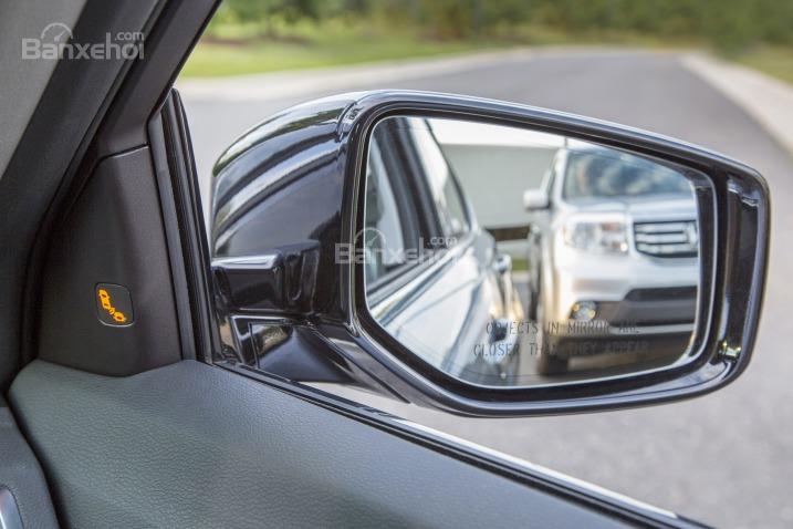 Đánh giá xe Acura TLX 2017: Gương chiếu hậu tích hợp LED.
