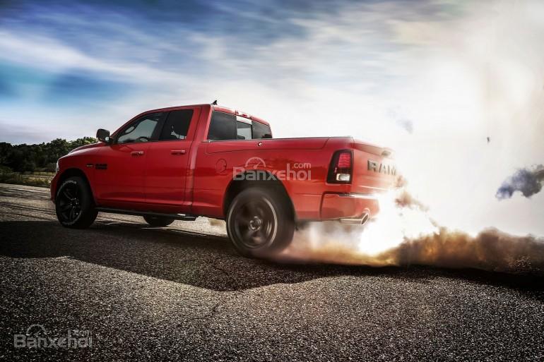 Ram 1500 2017 có thêm gói trang bị đặc biệt Night Package 1