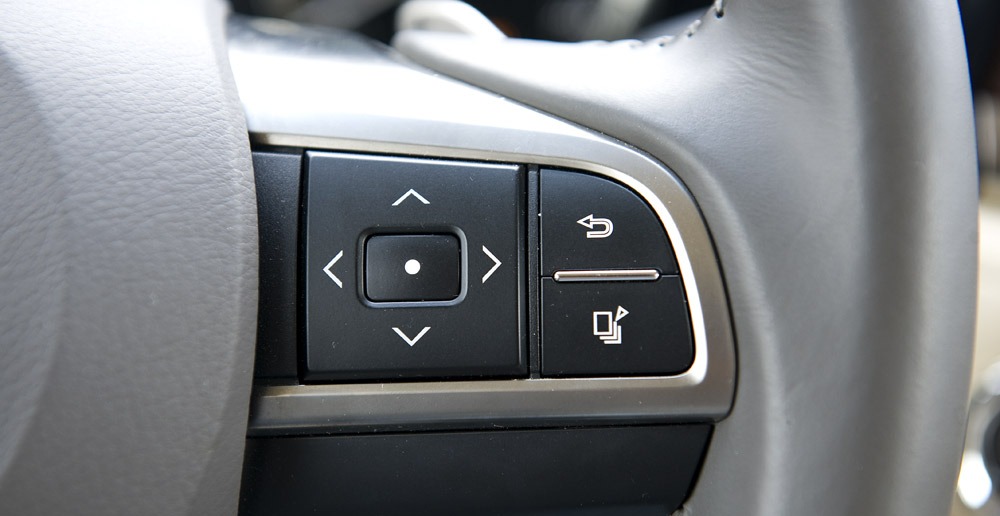 Đánh giá xe Lexus LX570: Các phím bấm chức năng.