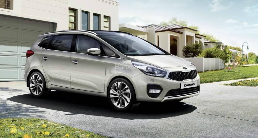 Vén màn Kia Rondo facelift trước ngày ra mắt.