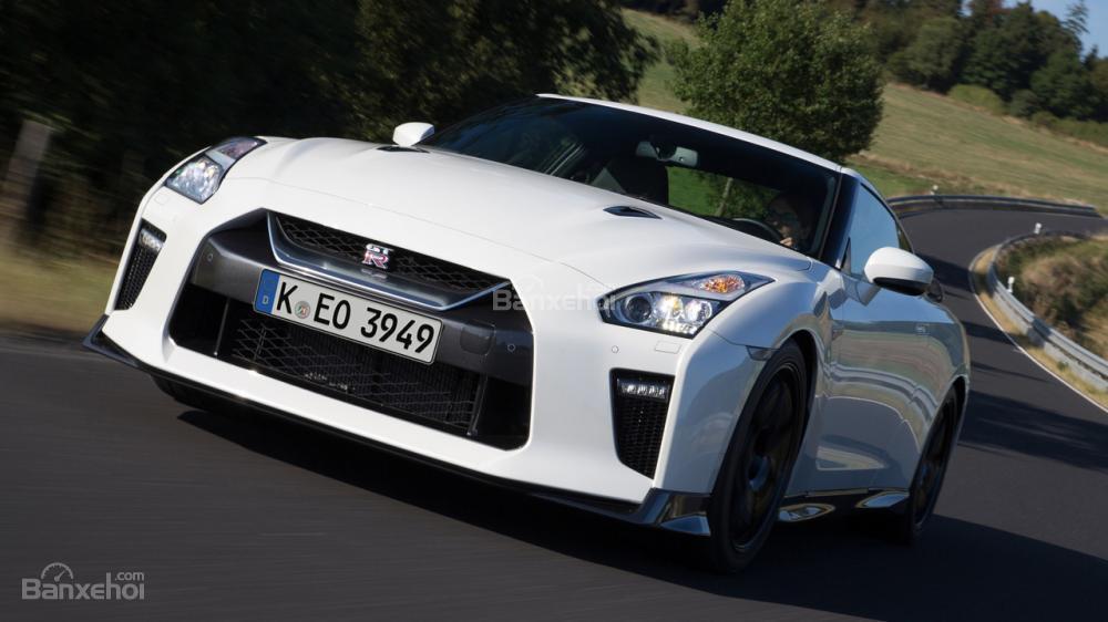 Nissan GT-R Track Edition công bố giá 91.995 bảng tại Anh.