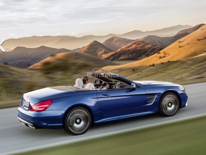 Đánh giá xe Mercedes-Benz SL-Class 2017: Xe cho cảm giác lái khá thoải mái.