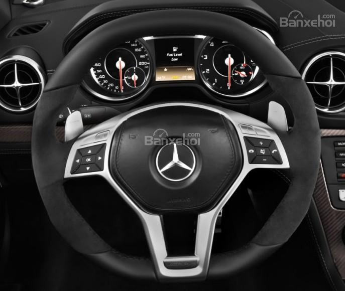 Đánh giá xe Mercedes-Benz SL-Class 2017: Vô lăng bọc da.