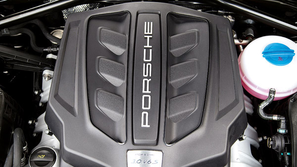 Porsche Macan sở hữu khả năng vận hành bốc và đỉnh cao còn Range Rover Evoque lại tiết kiệm và đủ dùng Porsche Macan sở hữu khả năng vận hành bốc và đỉnh cao còn Range Rover Evoque lại tiết kiệm và đủ dùng.