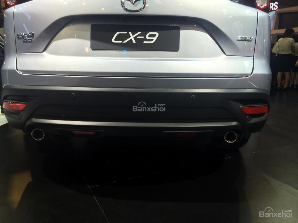 Đánh giá xe Mazda CX-9 2016: Thiết kế ống xả không thực sự đẹp mắt.