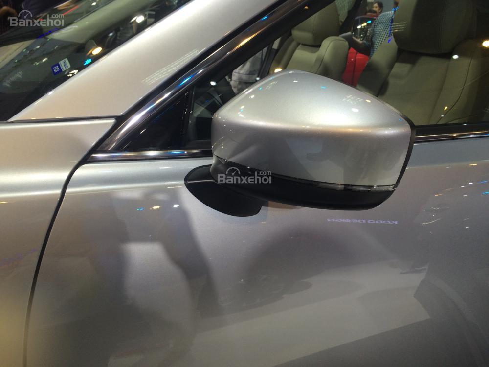 Đánh giá xe Mazda CX-9 2016: Gương chiếu hậu cùng màu với thân xe.