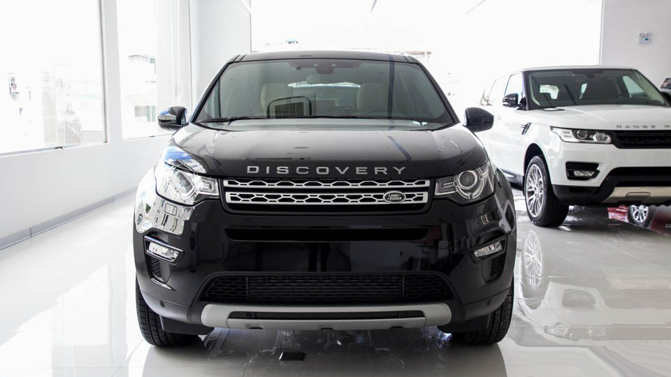 So sánh Land Rover Discovery Sport và Audi Q3 - Giá cao hơn, xe tốt hơn.