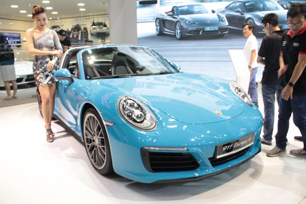 Porsche 911 Targa 4 được thiết kế theo xu hướng hoài cổ nhưng đậm chất đương đại.