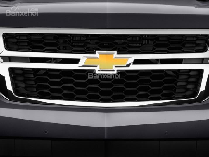 Đánh giá xe Chevrolet Suburban 2017: Lưới tản nhiệt đặc trưng của hãng.