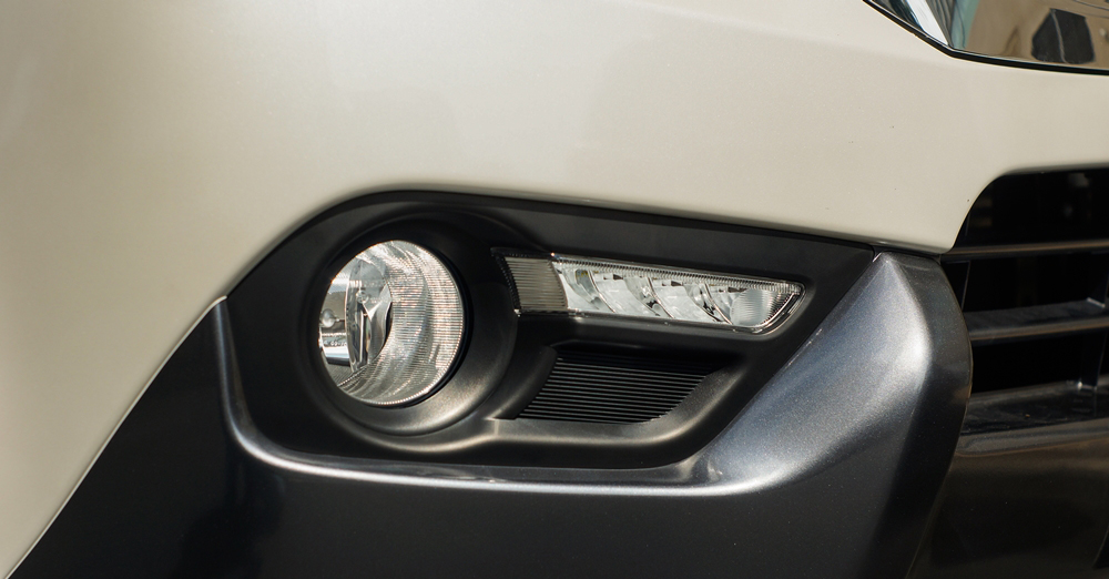 Đánh giá xe Isuzu mu-X 2016 có sương mù và đèn chạy ban ngày đều dạng LED.