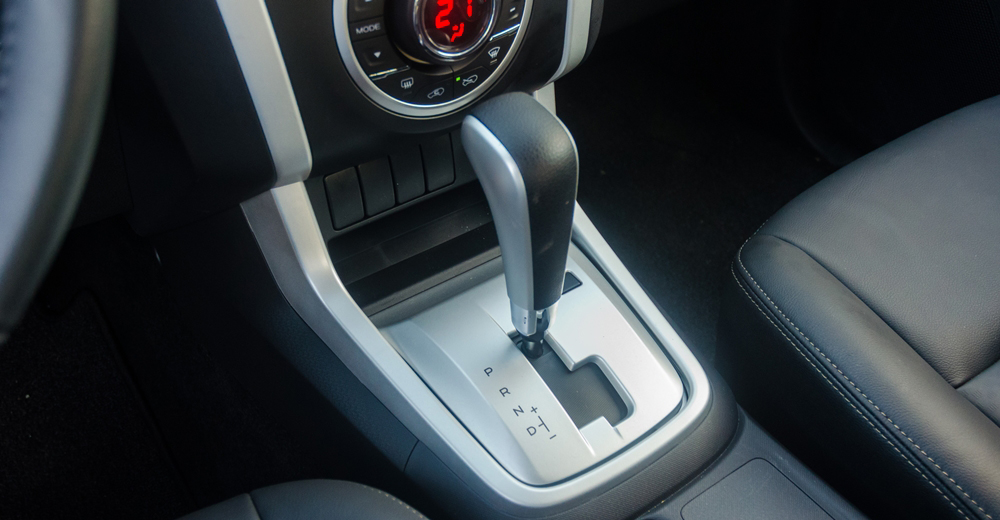 Đánh giá xe Isuzu mu-X 2016 có hộp số tự động trên phiên bản động cơ 3.0L.