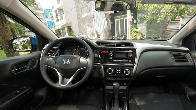 Honda City 2015 rộng rãi còn Mazda 2 2015 nhiều tiện nghi.