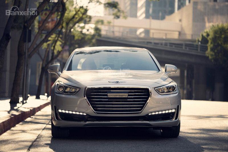 Đánh giá xe Genesis G90 2017: Đầu xe nổi bật với lưới tản nhiệt lớn hình lục giác a1